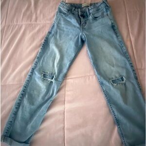 Abercrombie mid rise boyfriend jeans 9/10 girls